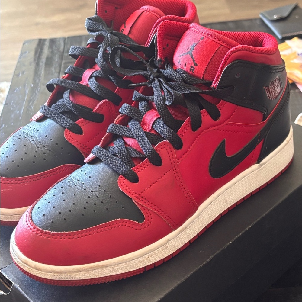 Jordan 1 Mid Reverse Bred